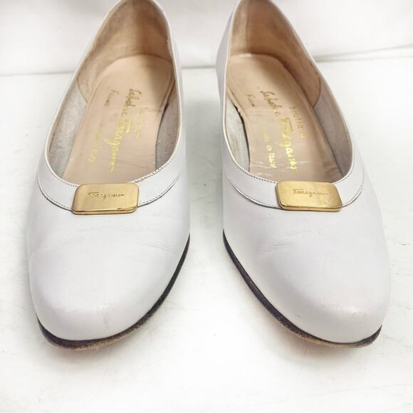 Vintage Salvatore Ferragamo White Classic Almond Toe Heels Size 7 - Picture 2 of 10